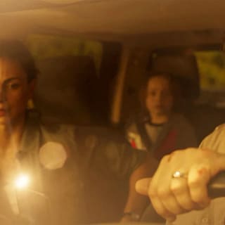 Família tenta sobreviver ao apocalipse no filme Destruição Final durante a pandemia de 2020