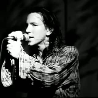 Eddie Vedder cantando Alive em apresentação do Pearl Jam