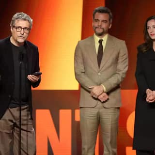 Equipe de O Agente Secreto recebe prêmio de Melhor Filme Internacional no Independent Spirit Awards