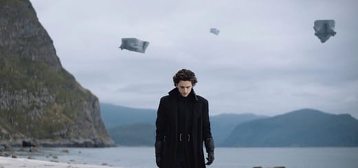 Timothée Chalamet como Paul Atreides em cena no deserto de Arrakis no filme Duna (2021)