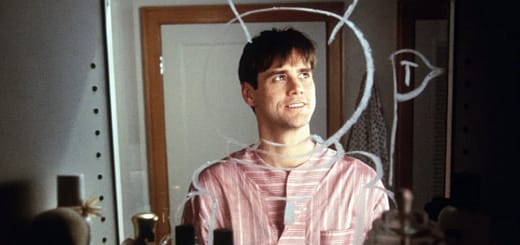 Jim Carrey jovem olhando para espelho com desenhos, simbolizando origem do humor